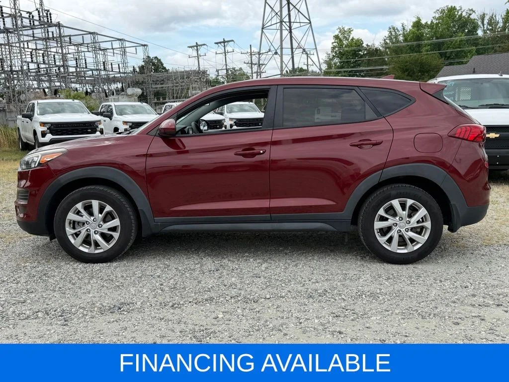 Used 2019 Red Hyundai SE image 9
