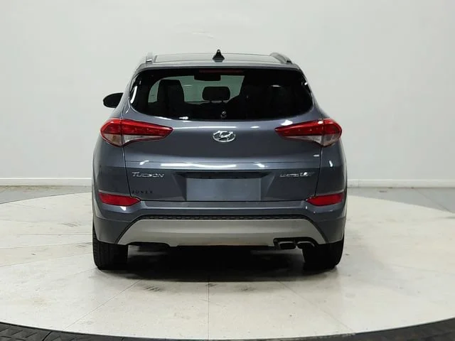 Used 2018 Coliseum Gray Hyundai Limited image 7