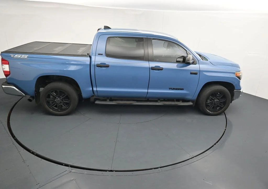 Used 2020 Blue Toyota SR5 image 30