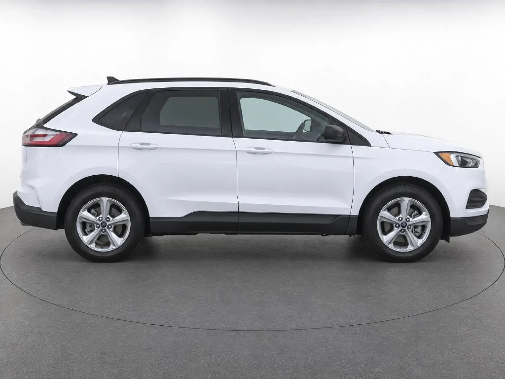 Used 2024 White Ford SE image 8