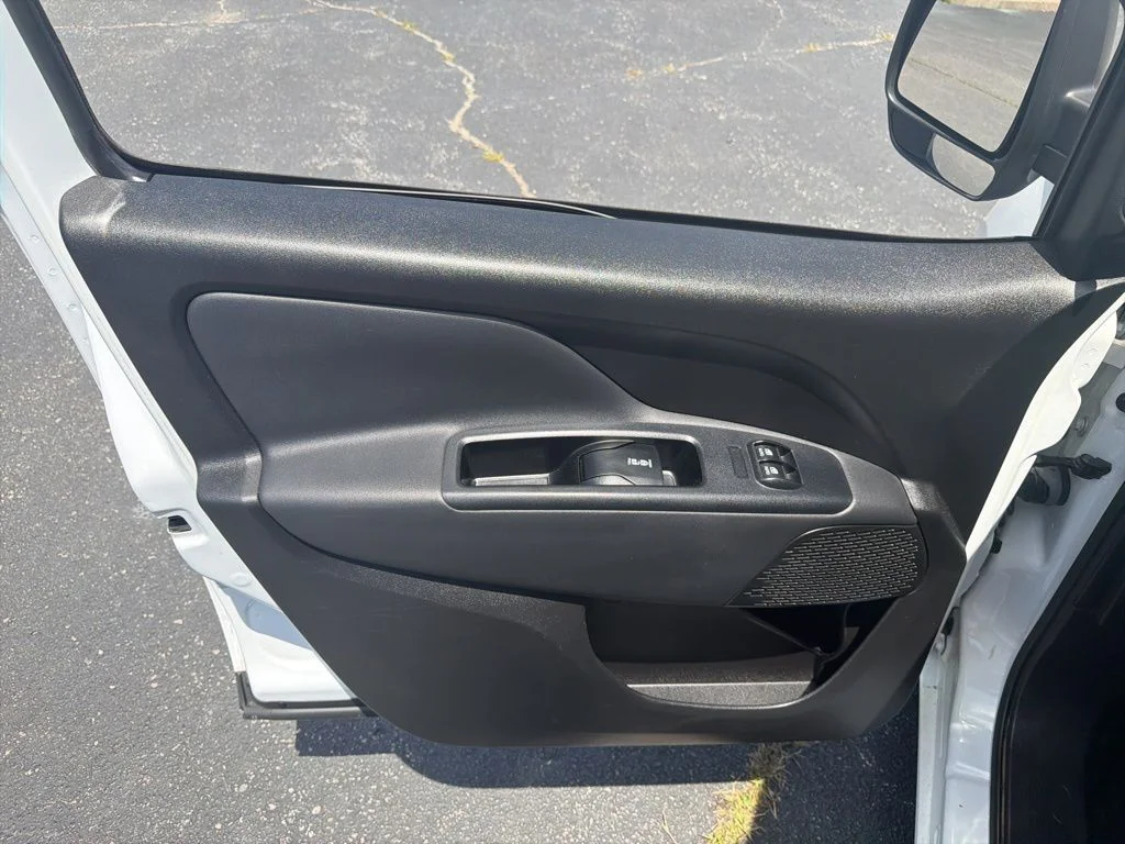 Used 2022 White Ram Base image 12