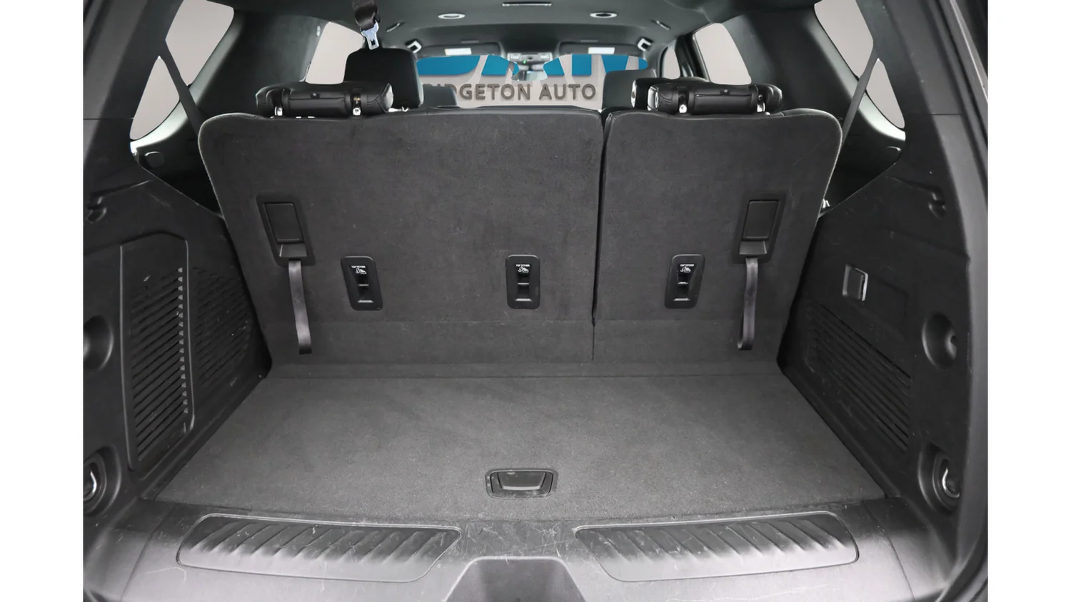 Used 2025 Gray Chevrolet LT image 27