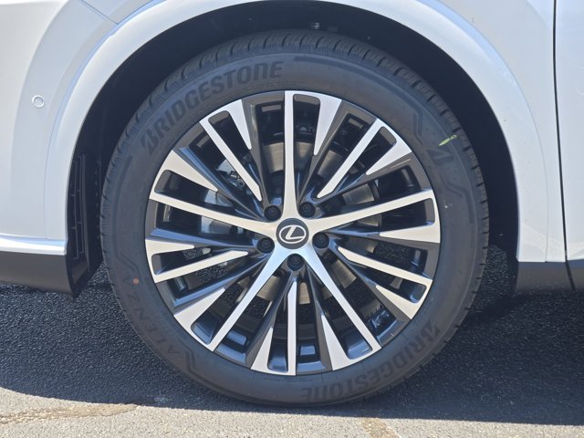 New 2026 Eminent White Pearl Lexus PREMIUM PLUS image 15