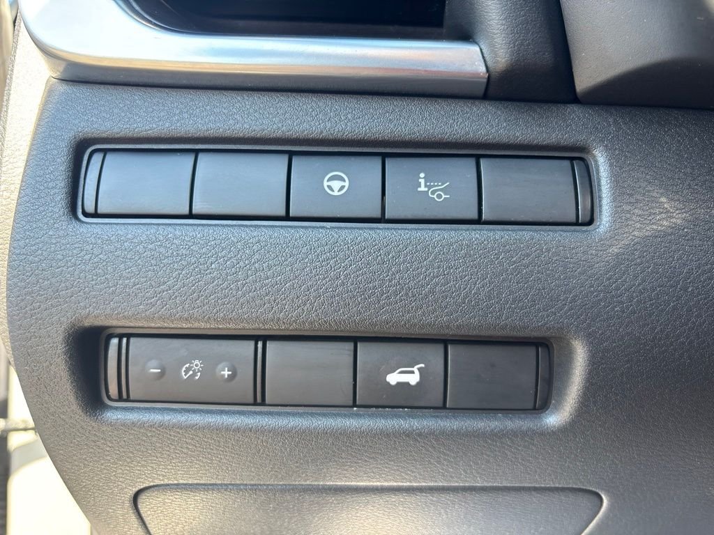 Used 2023 Silver Nissan Platinum image 22
