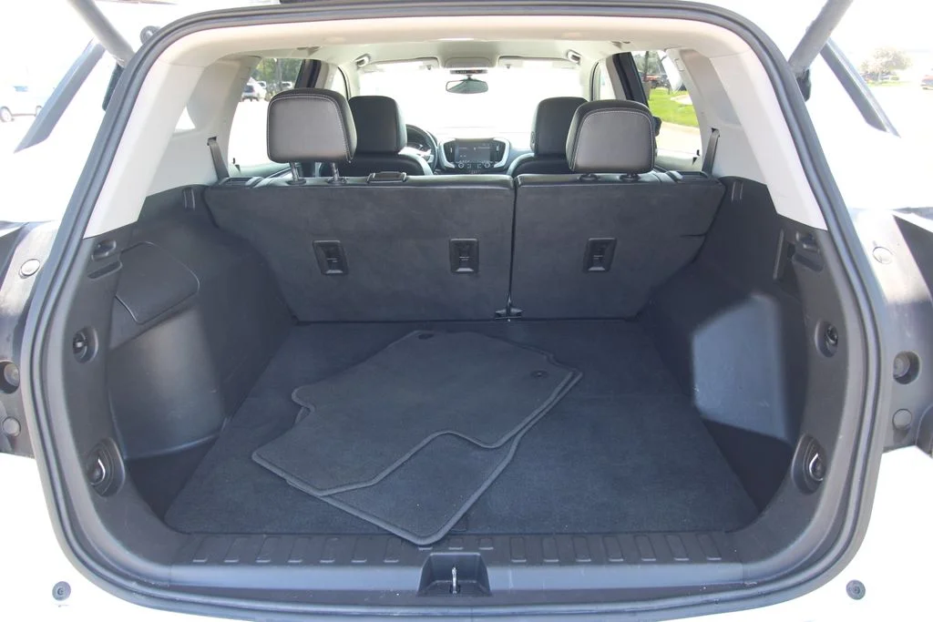 Used 2024 White GMC SLT image 12