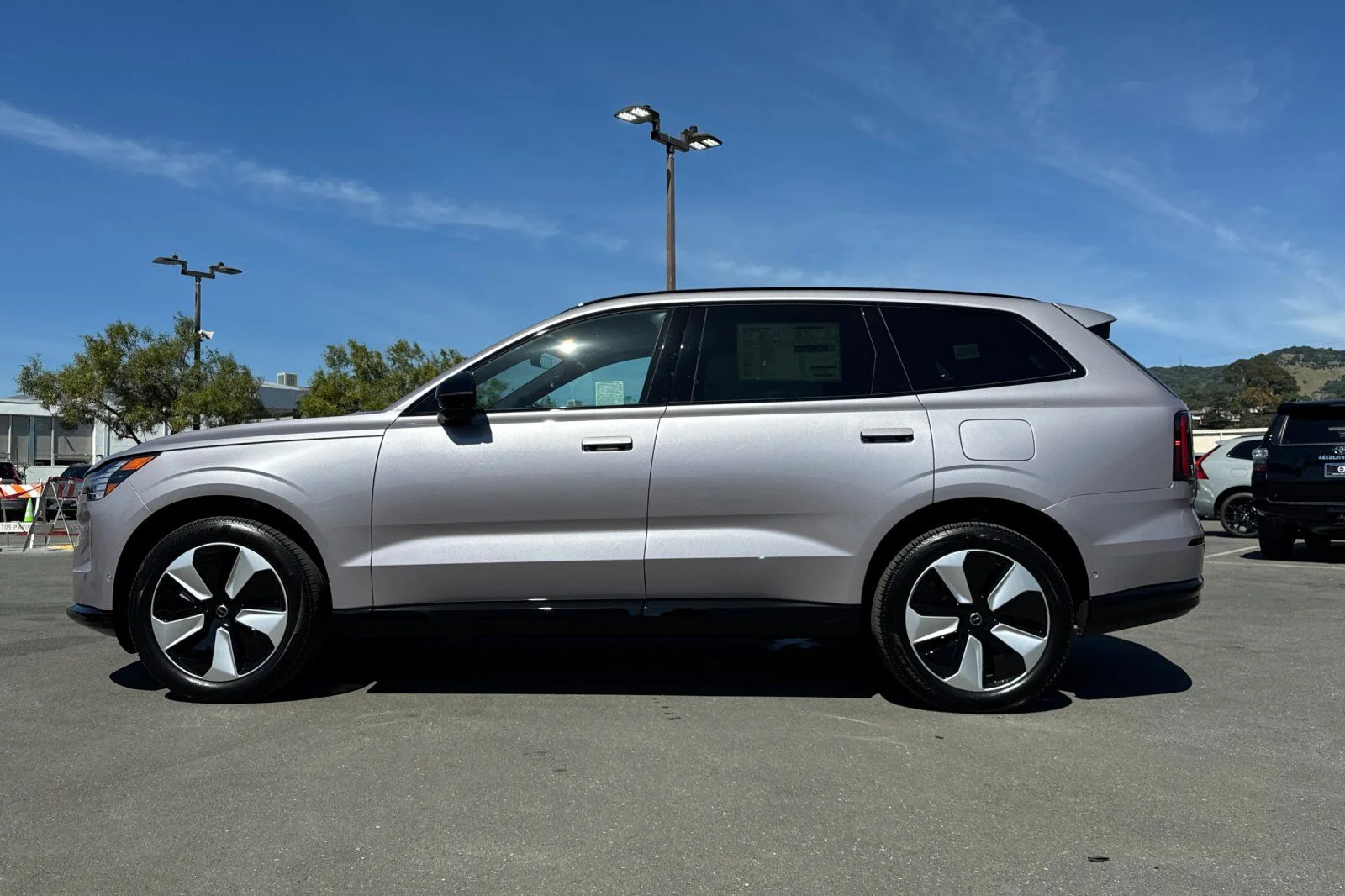 Used 2026 Aurora Silver Volvo Single Motor Plus 7-Seater image 5