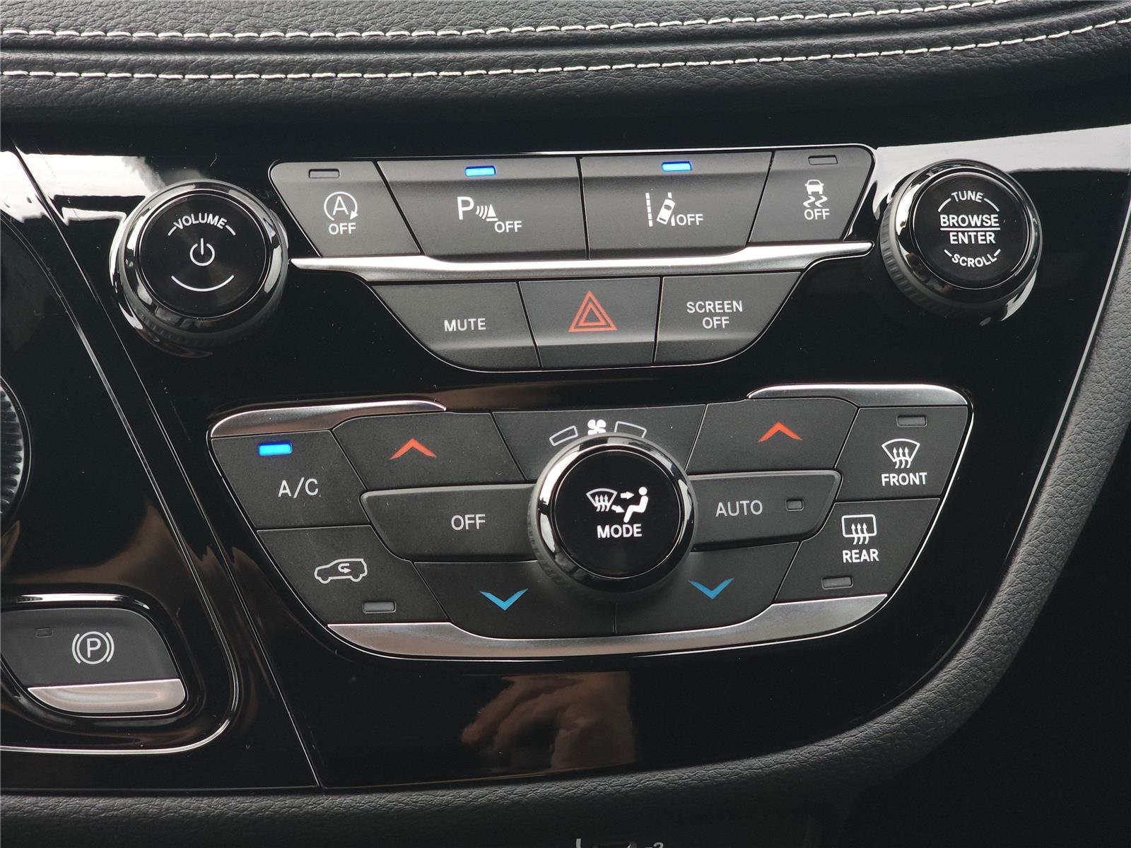 2026 Chrysler Pacifica Select - Photo 16