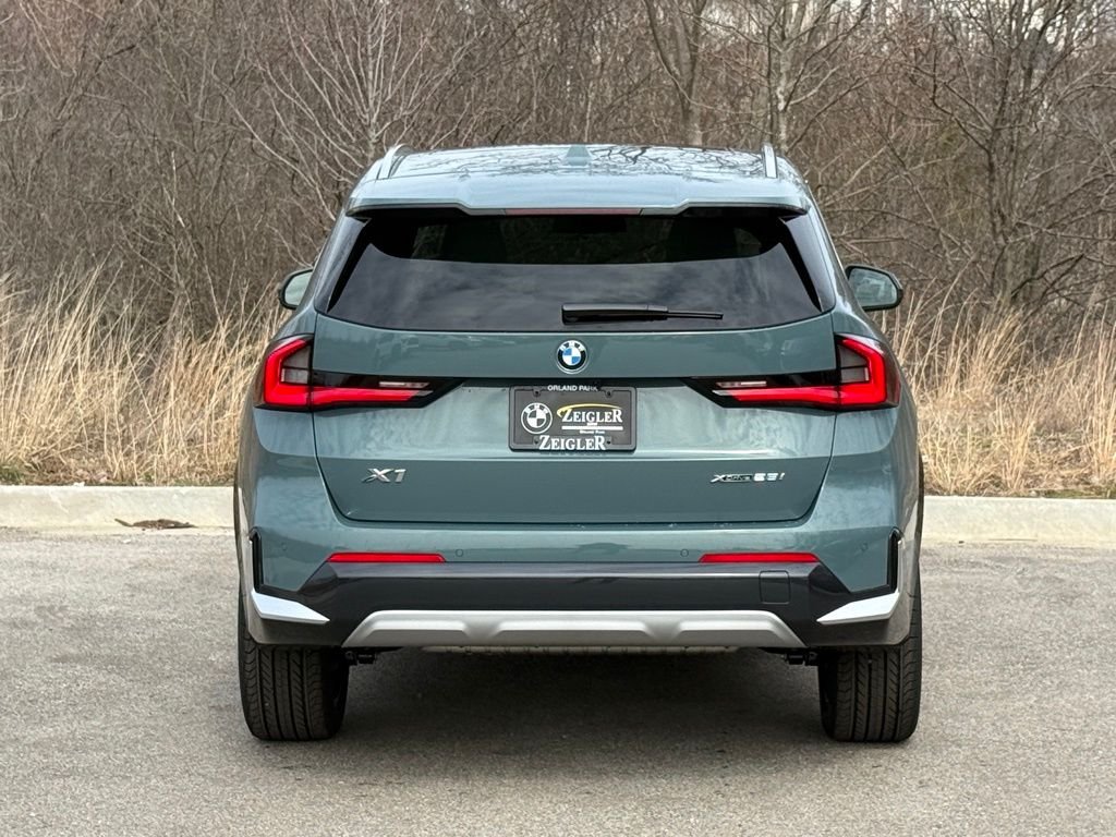 New 2026 Cape York Green Metallic BMW xDrive28i image 5