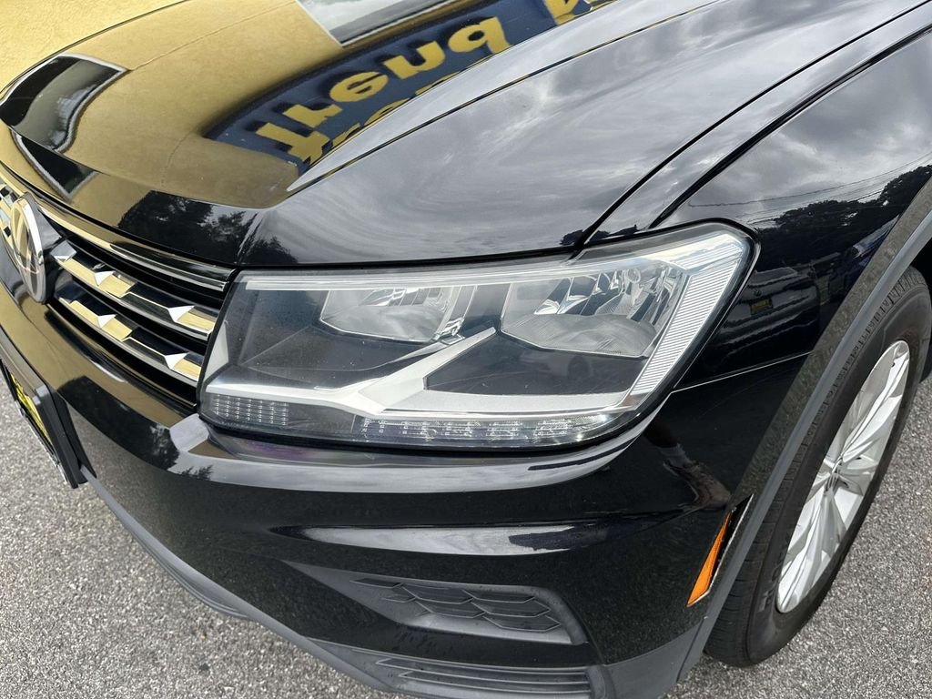 Used 2019 Black Volkswagen 2.0T SE image 9