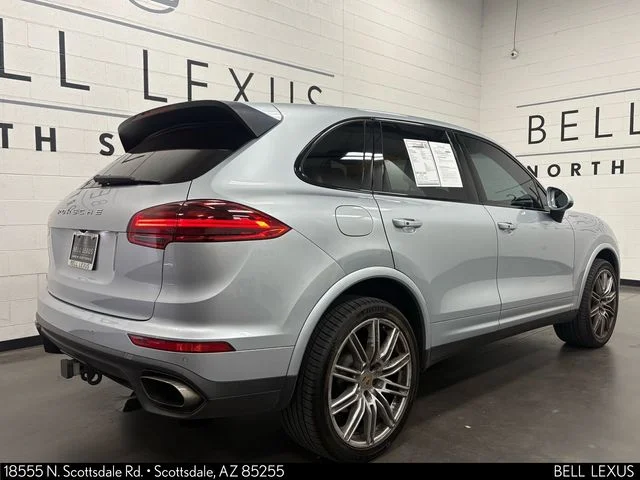 Used 2018  Porsche Base image 4