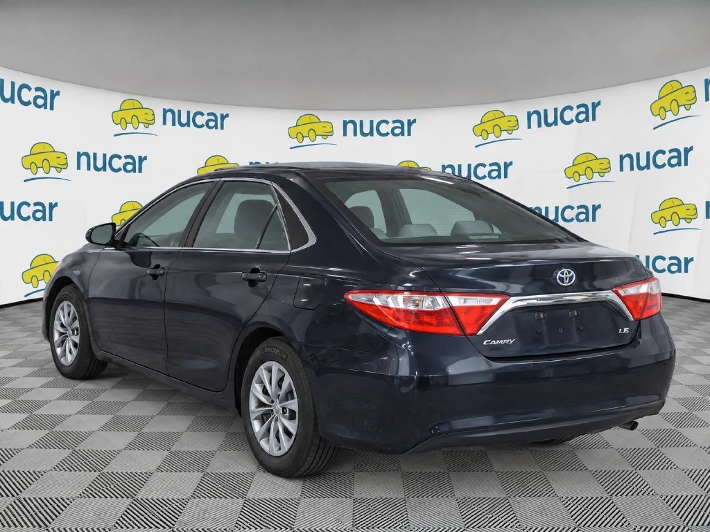 Used 2015 Gray Toyota LE image 3