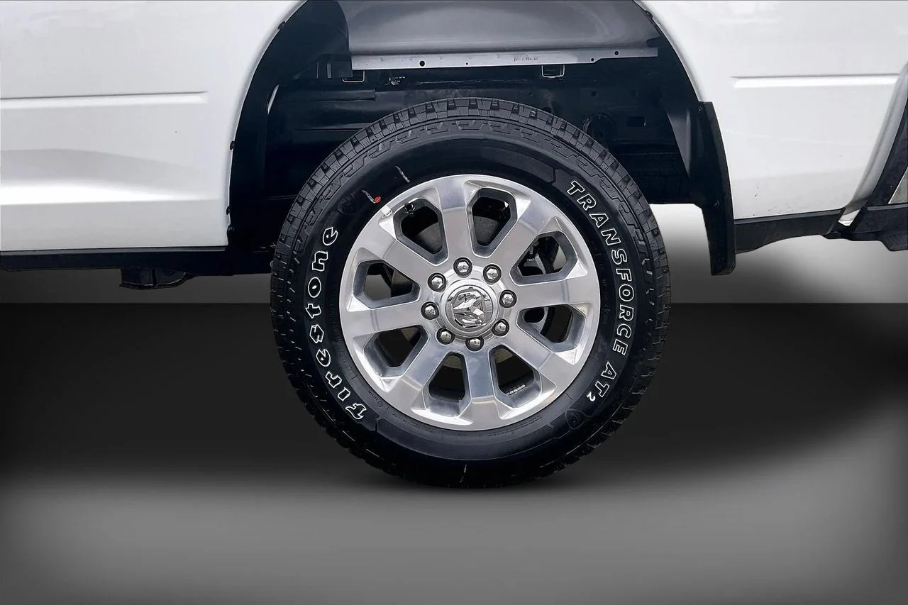 New 2026 Bright White Clearcoat RAM Big Horn image 32