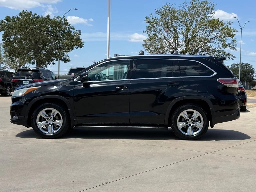 Used 2015 Toyota Highlander Limited with VIN 5TDYKRFH3FS067678 for sale in Bastrop, TX
