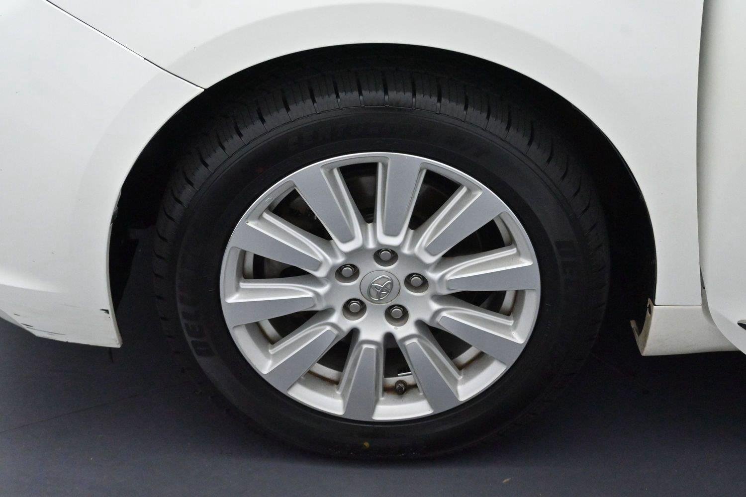 Used 2017 Blizzard Pearl Toyota XLE image 32