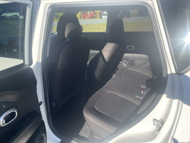 Used 2018 Clear White Kia Base image 7