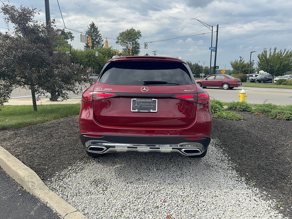 New 2026 MANUFAKTUR Patagonia Red Metallic Mercedes-Benz GLC 300 4MATIC® image 3