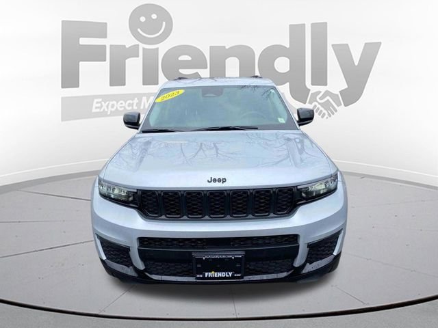 Used 2023 Silver Jeep Limited image 2