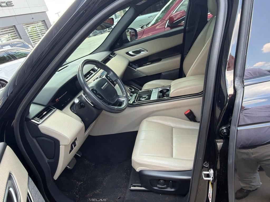 Used 2020 Narvik Black Land Rover R-Dynamic S image 2