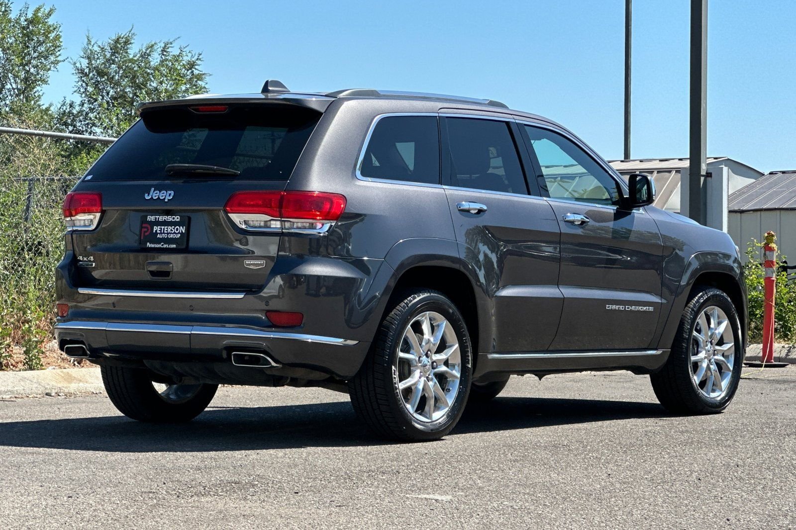 Used 2016 Gray Jeep Summit image 4