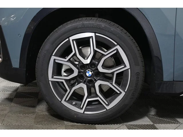 New 2026 Cape York Green Metallic BMW xDrive28i image 12