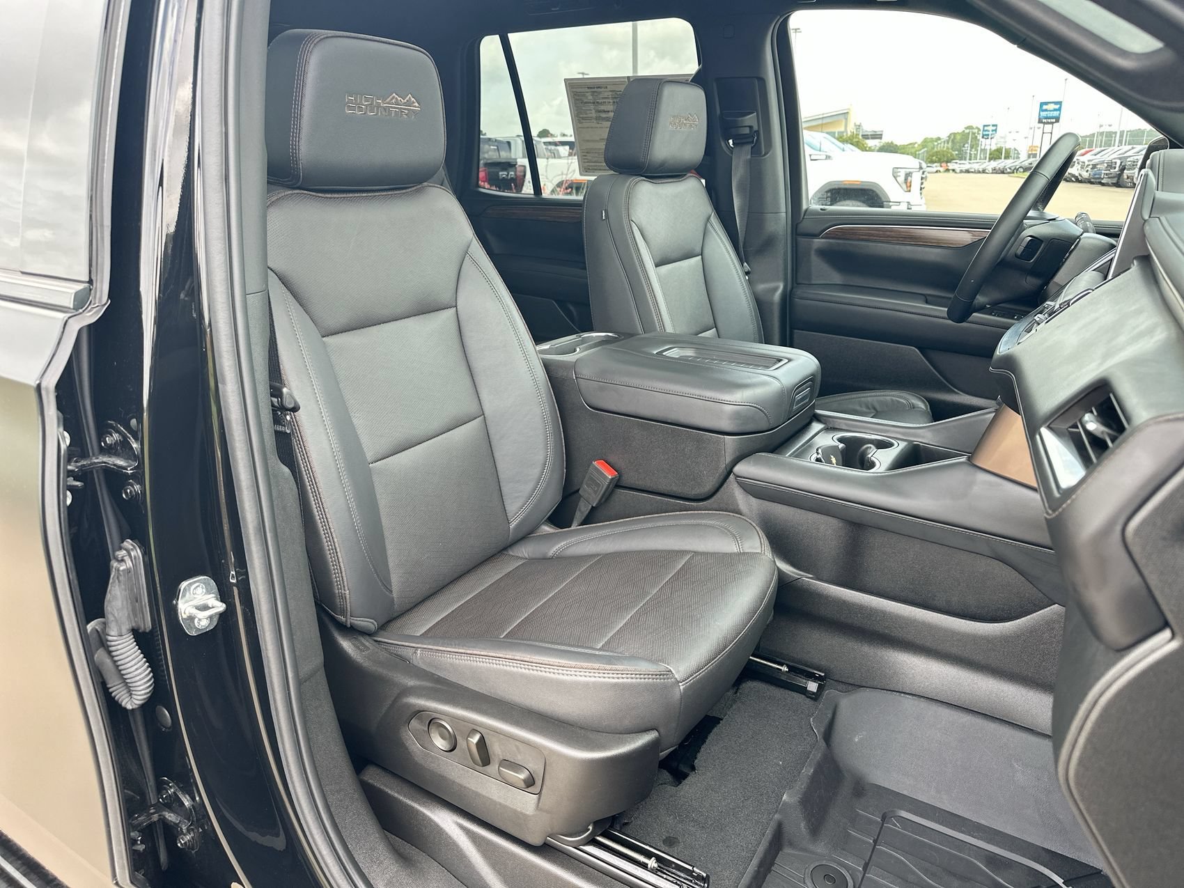 Used 2024 Black Chevrolet High Country image 28