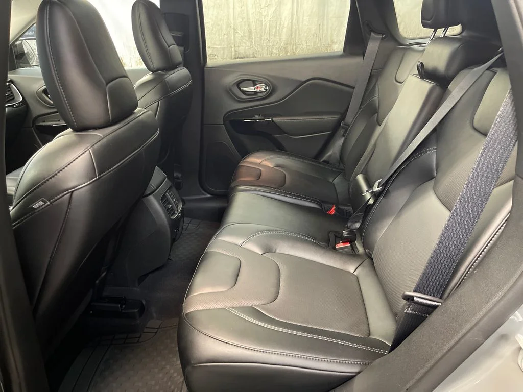 Used 2023 Gray Jeep Altitude image 21