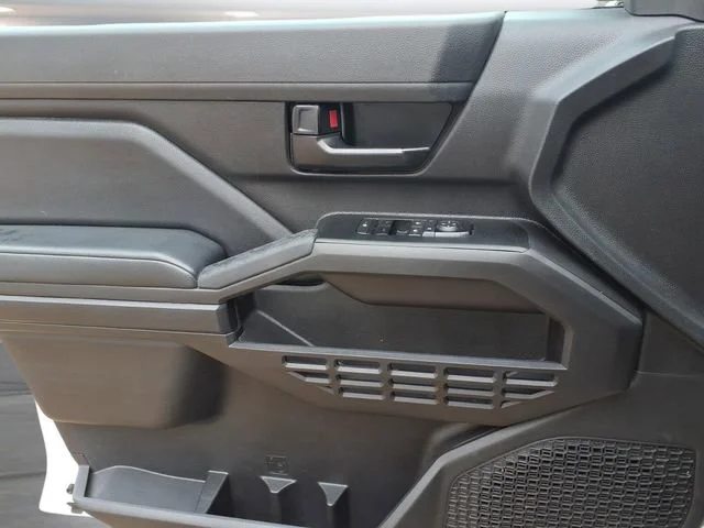 Used 2025  Toyota SR image 18