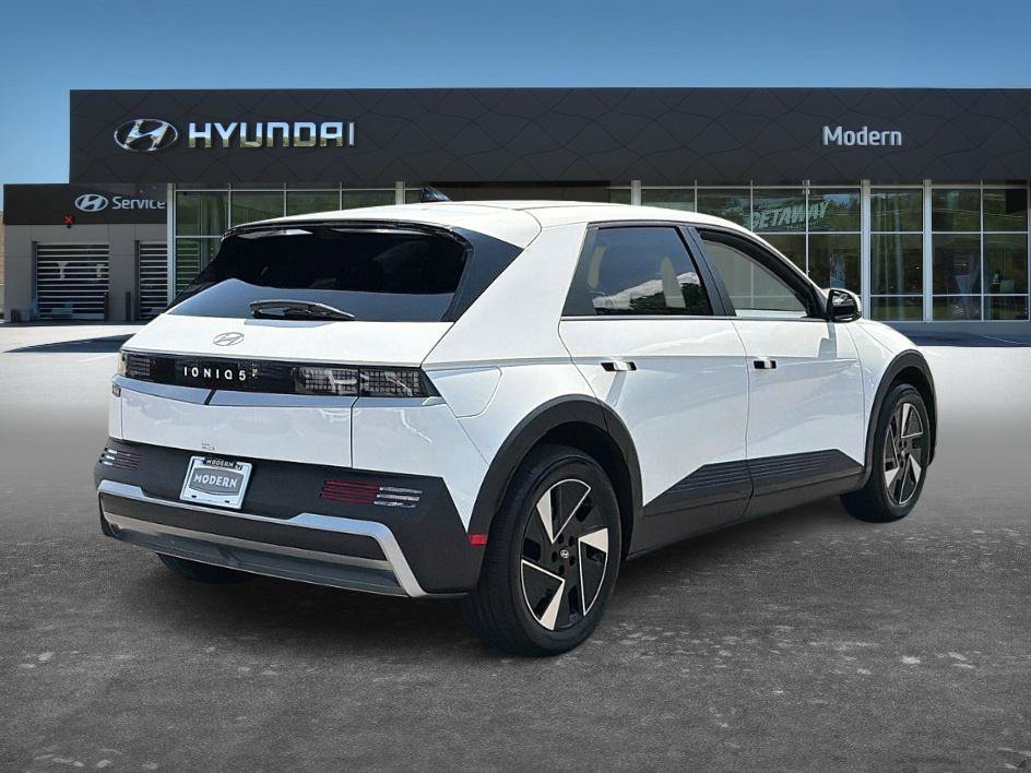Used 2025 Atlas White Hyundai SE Standard Range image 4