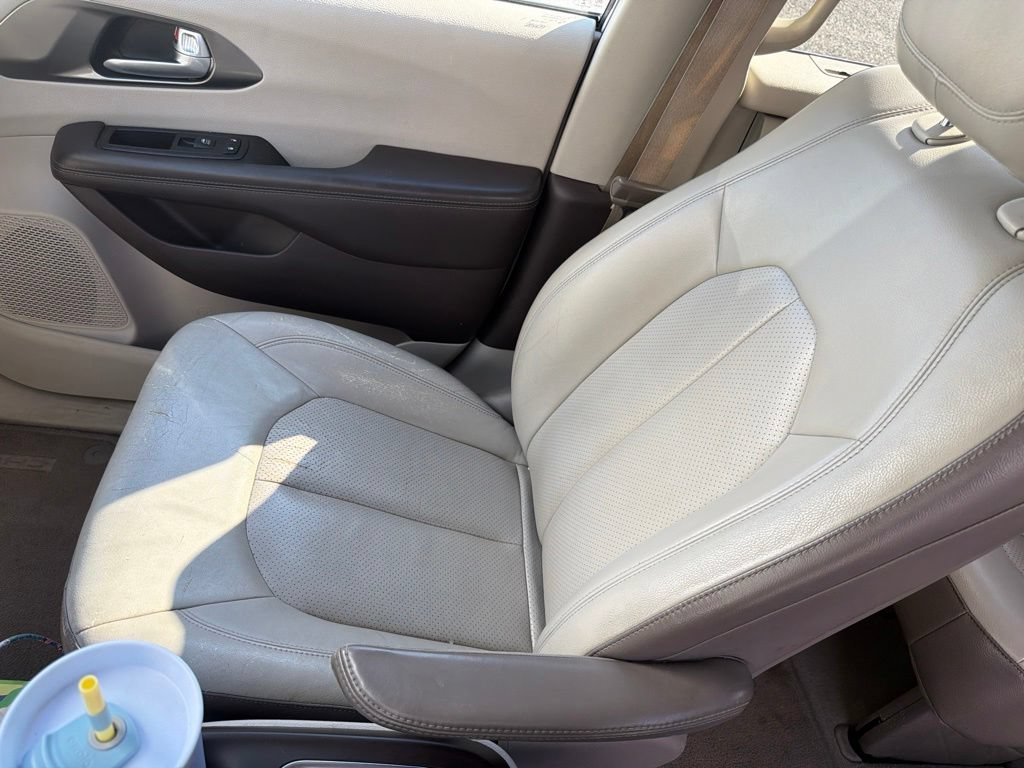 Used 2017 Bright White Clearcoat Chrysler Touring-L Plus image 13