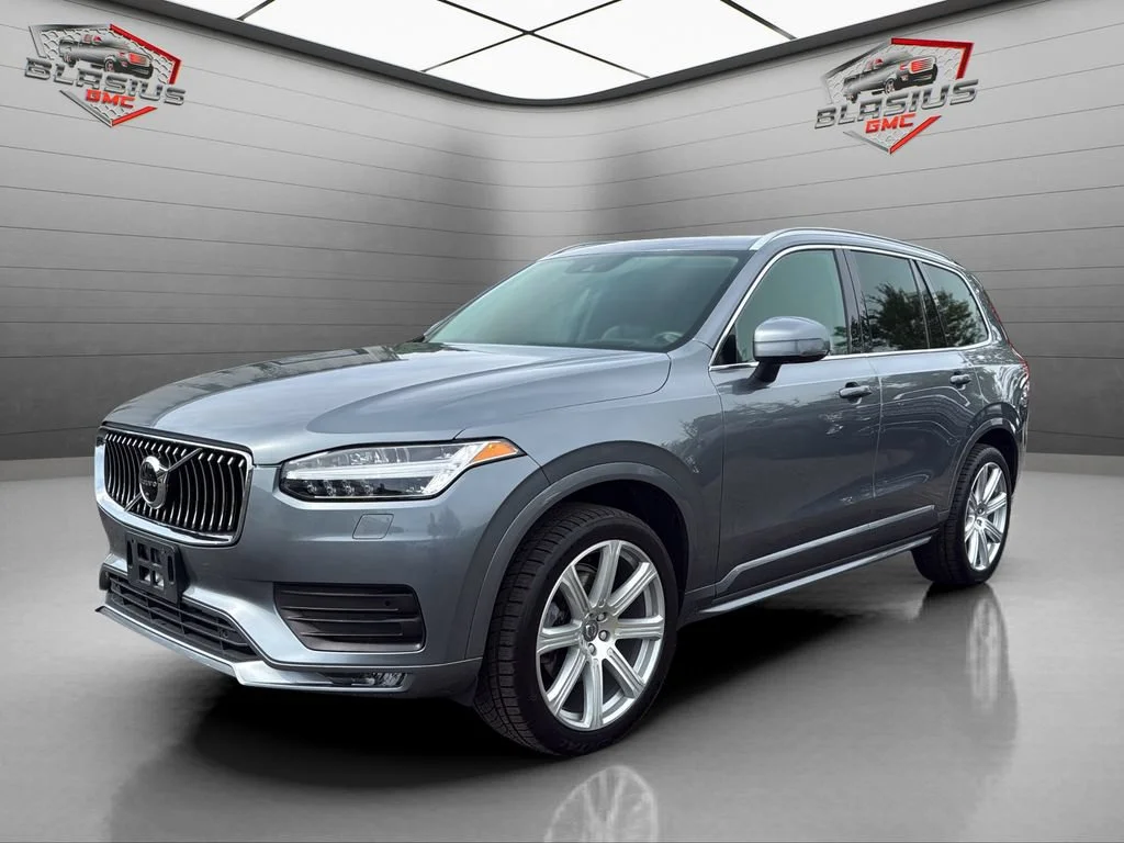 Used 2020 Gray Volvo T6 Momentum 7 Passenger image 1