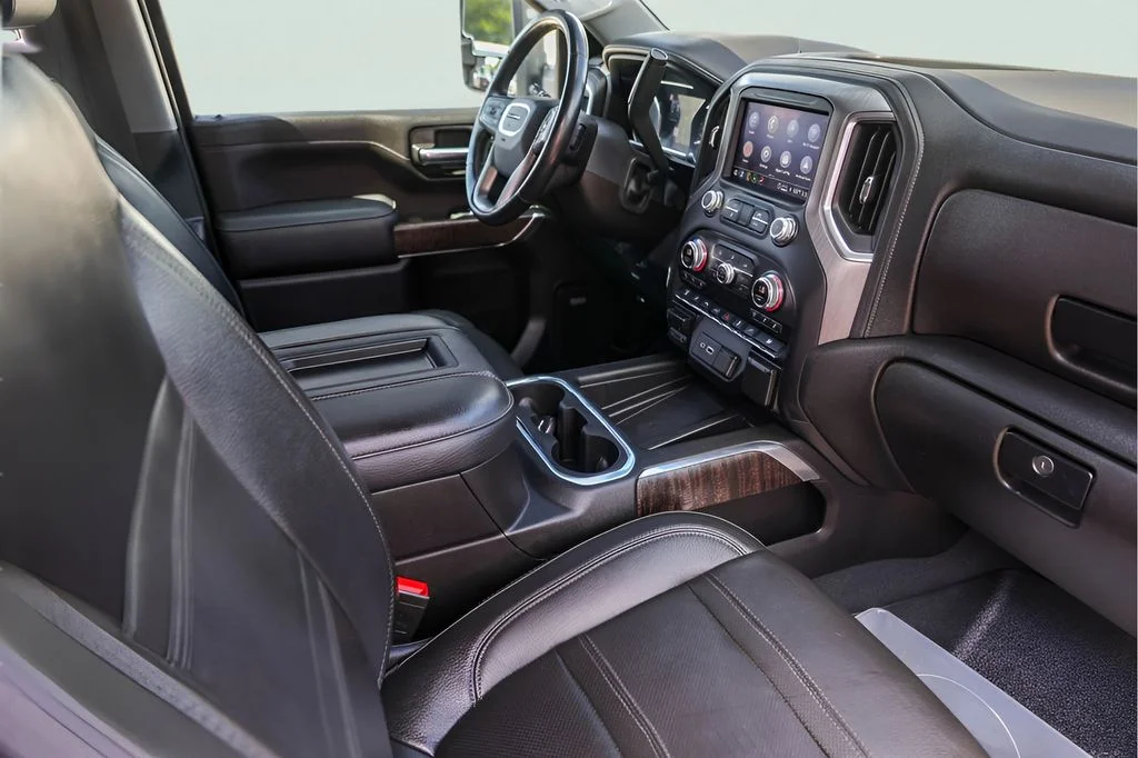 Used 2022 White GMC Denali image 34