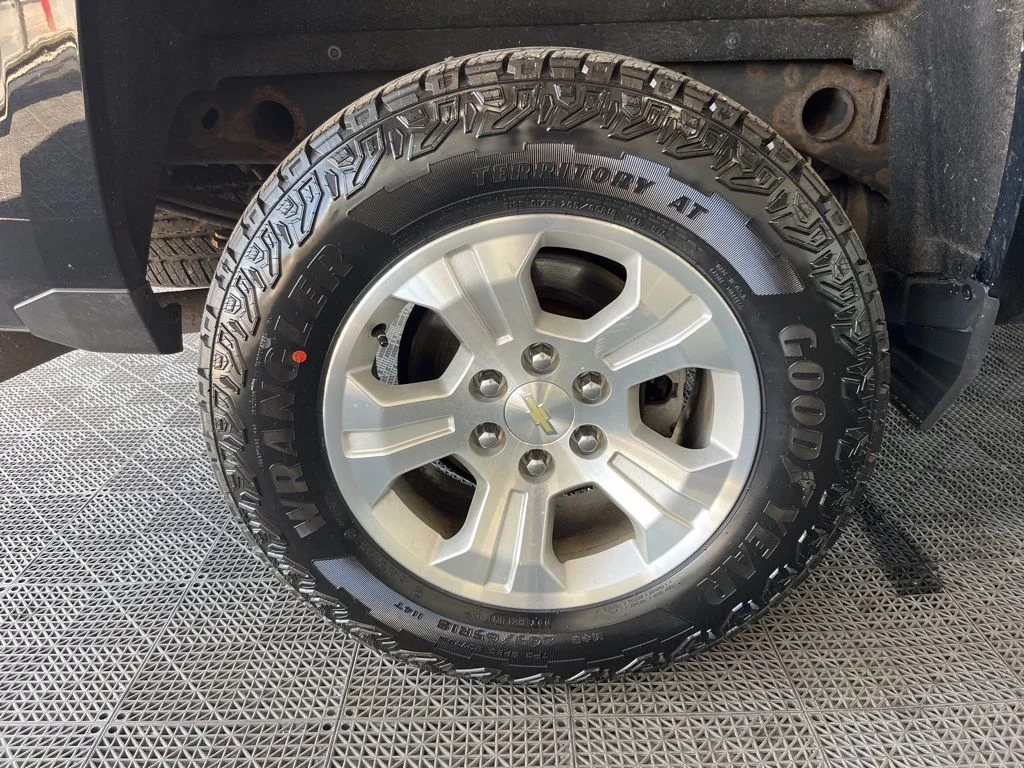 Used 2018 Black Chevrolet LT image 21