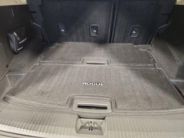 Used 2025  Nissan SL image 24