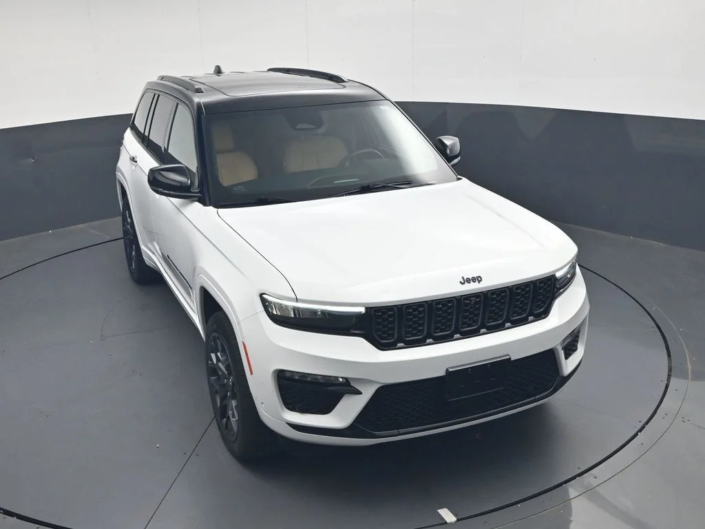 Used 2023 White Jeep Summit Reserve 4xe image 35