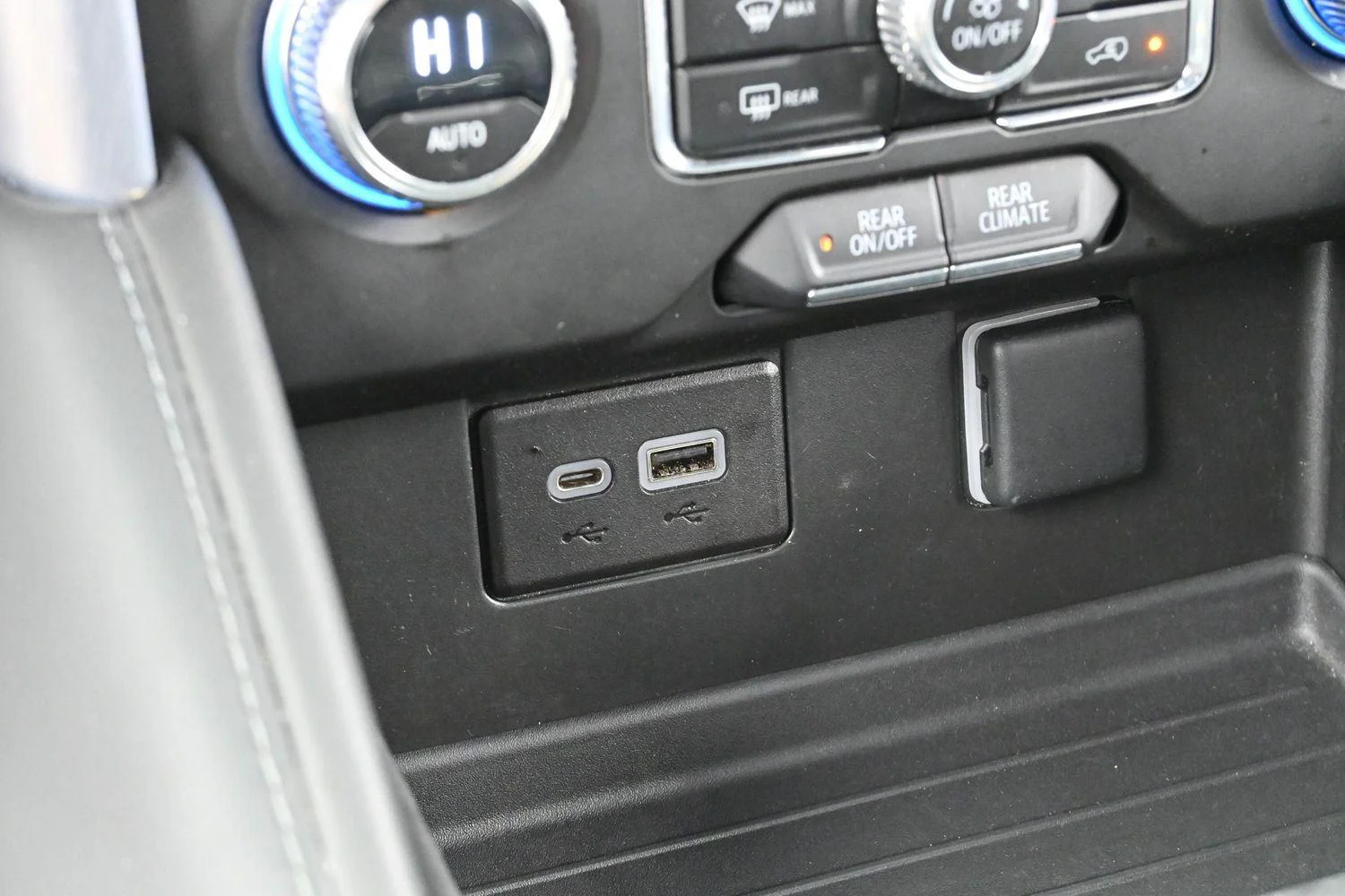 Used 2023 Onyx Black GMC SLE image 21
