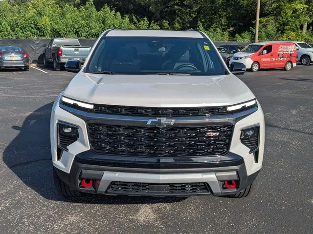 Used 2025 Pearl Chevrolet Z71 image 4