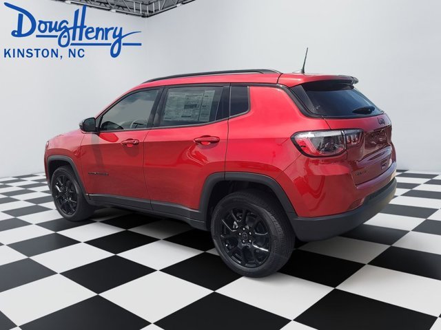 New 2026 Red Hot Pearl-Coat Exterior Paint Jeep Latitude Altitude image 3