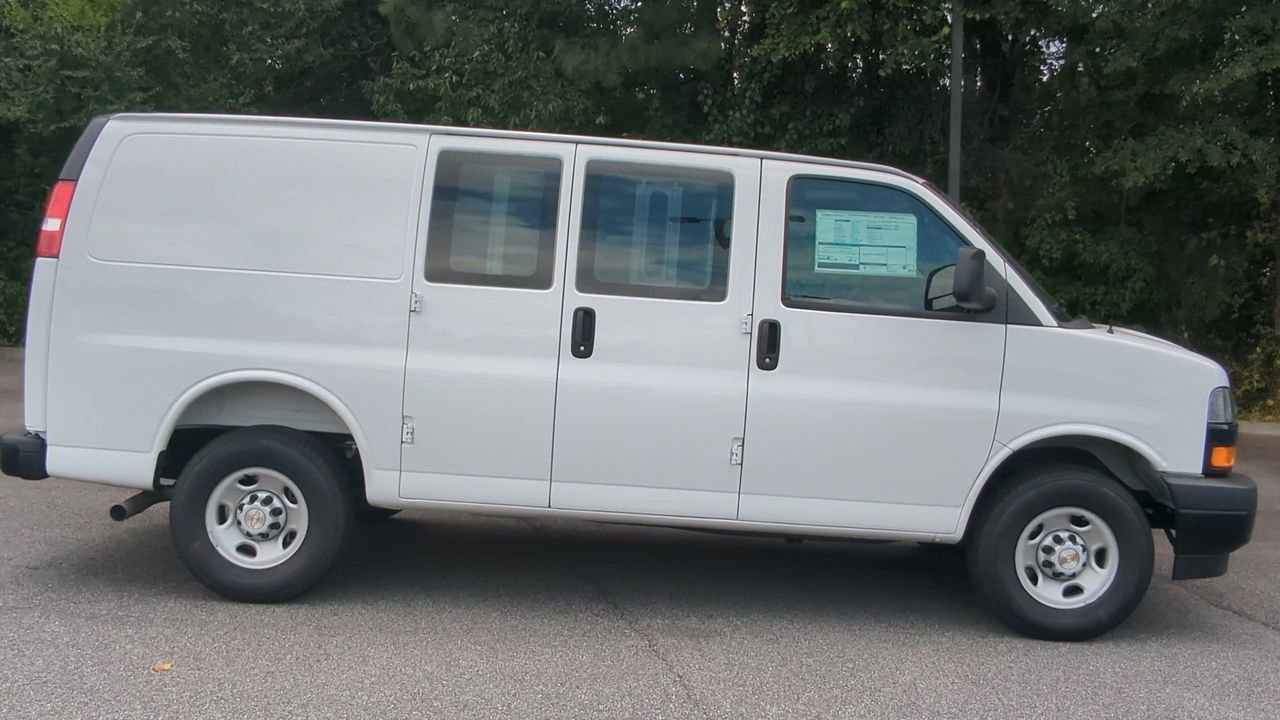 New 2025 Summit White Chevrolet Work Truck image 9