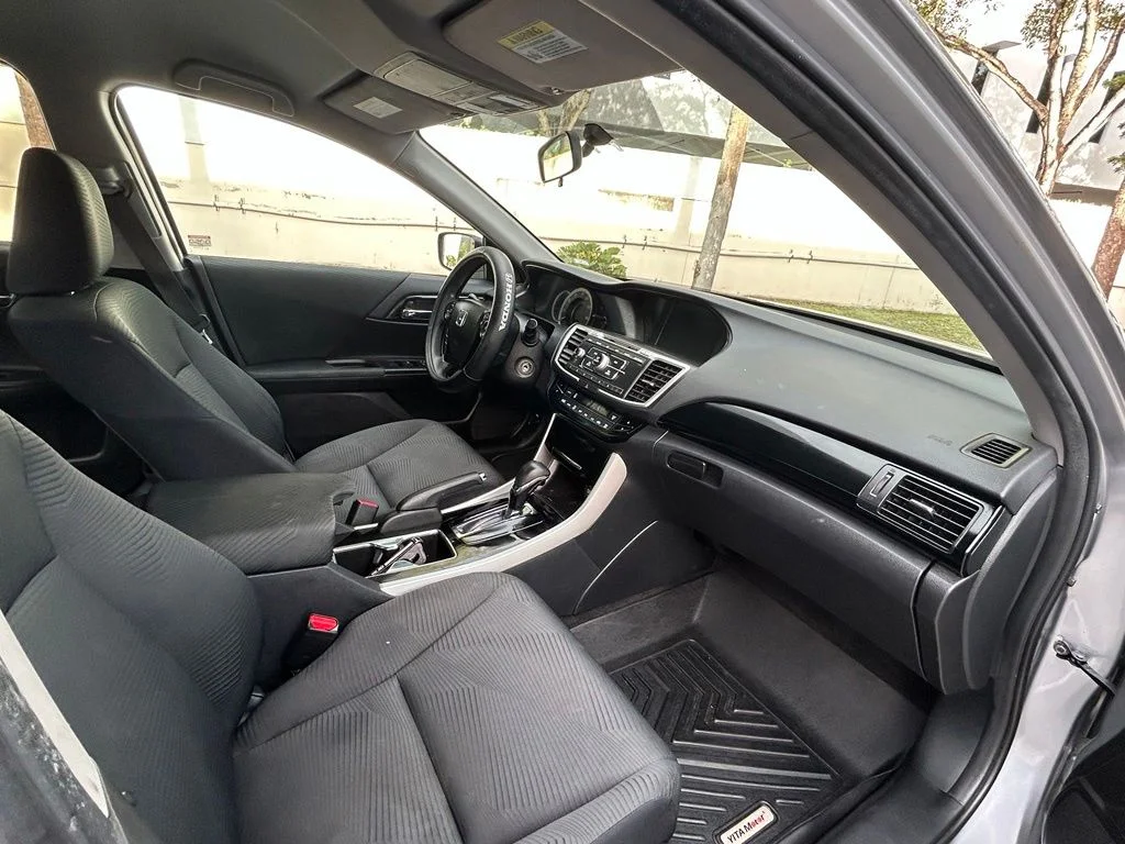 Used 2016 Gray Honda LX image 27
