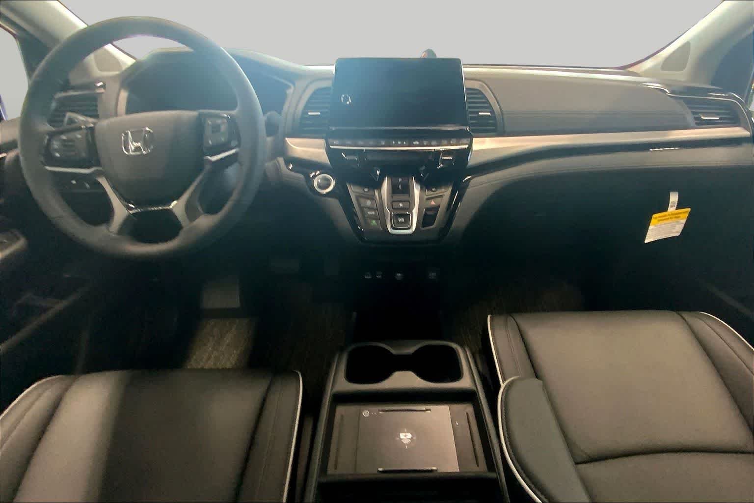 New 2026 Platinum White Pearl Honda Touring image 4