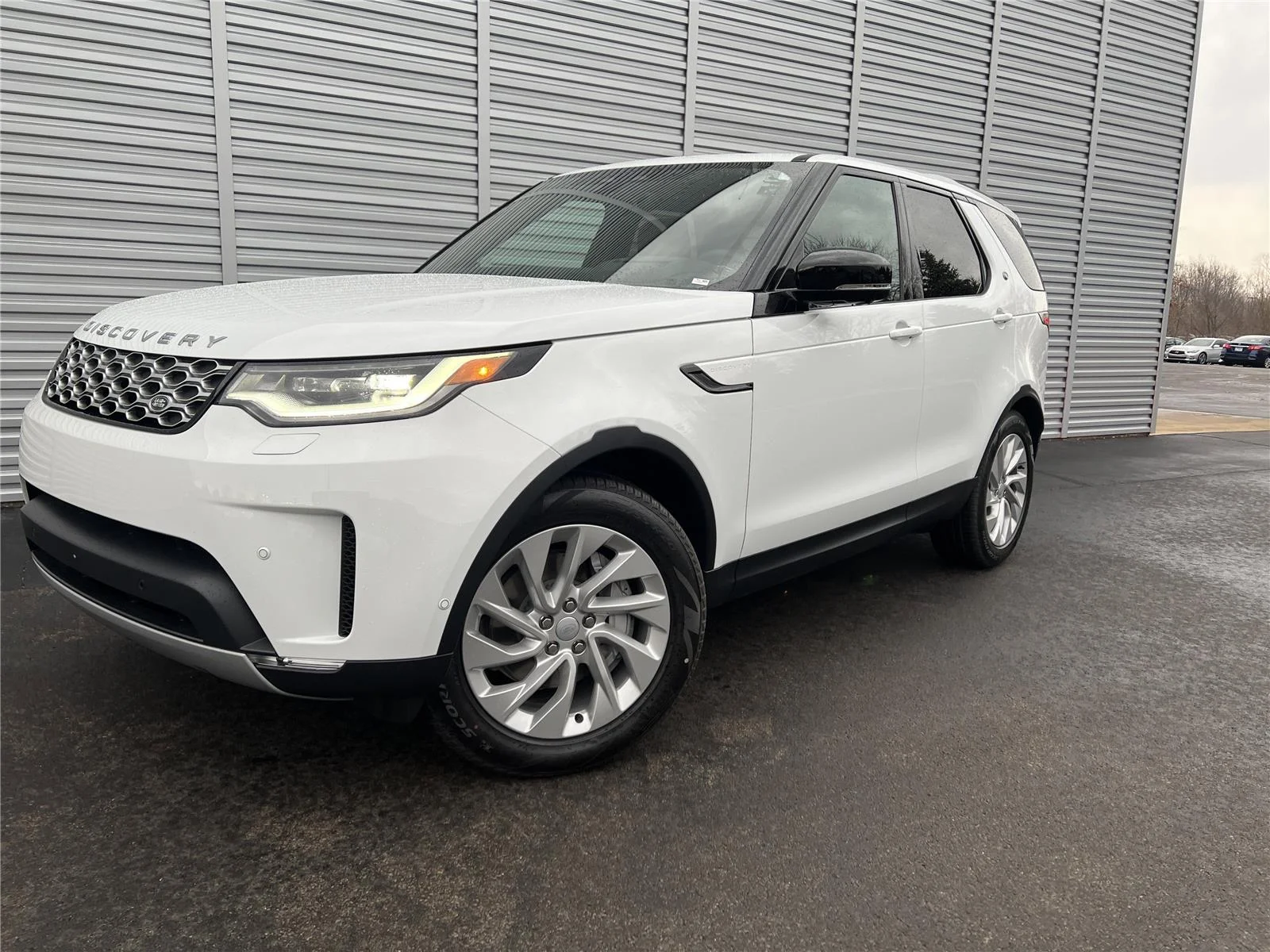 2026 Land Rover Discovery P300 S's photo