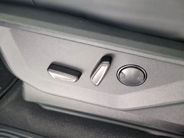 New 2027 Gray Metallic Ford Platinum image 22