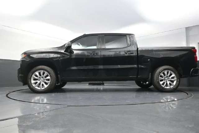 Used 2020  Chevrolet Custom image 34