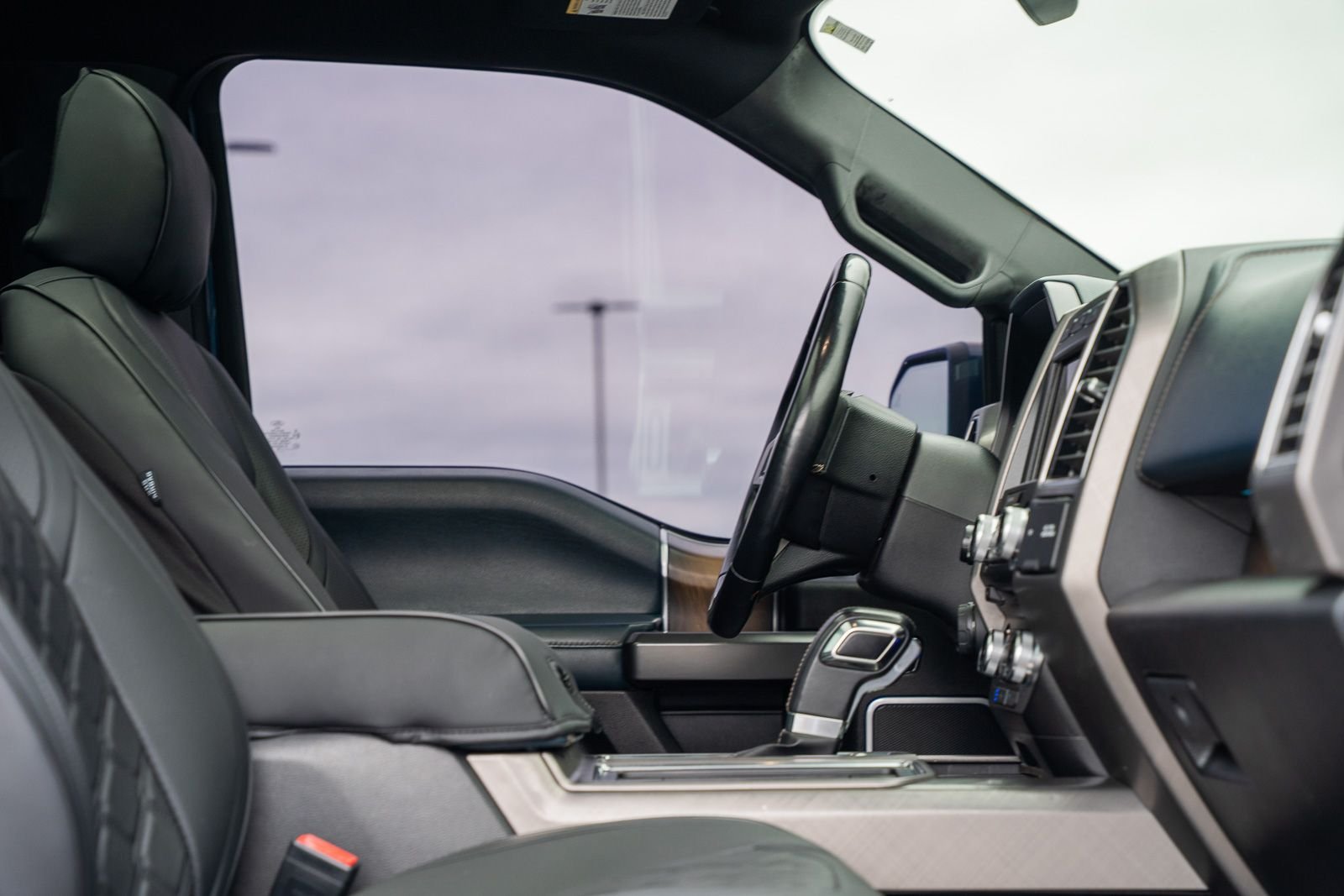 Used 2018 Blue Ford Limited image 22