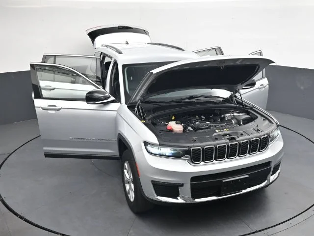Used 2023 Silver Jeep Limited image 47