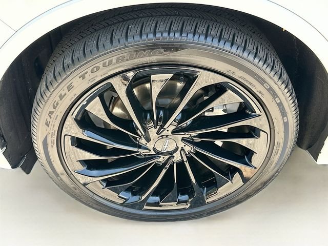 Used 2025 White Lincoln Reserve image 35