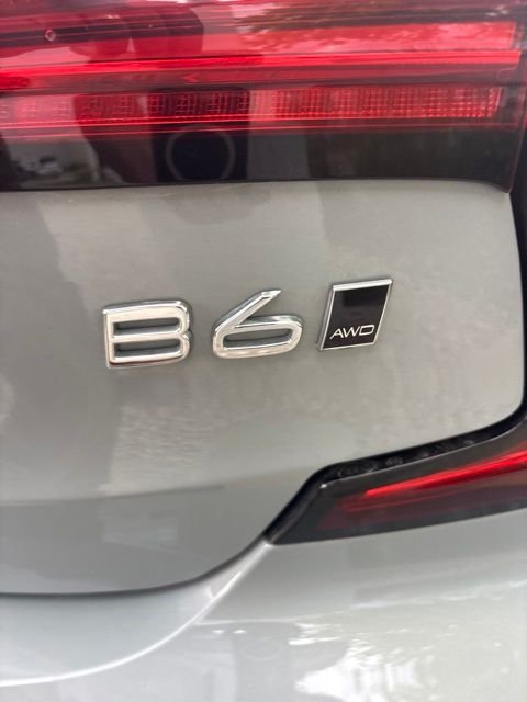 Used 2024 Gray Metallic Volvo Ultimate image 8