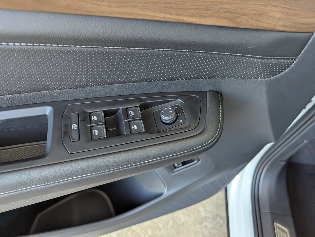 2026 Volkswagen Atlas SE w/Tech - Photo 18