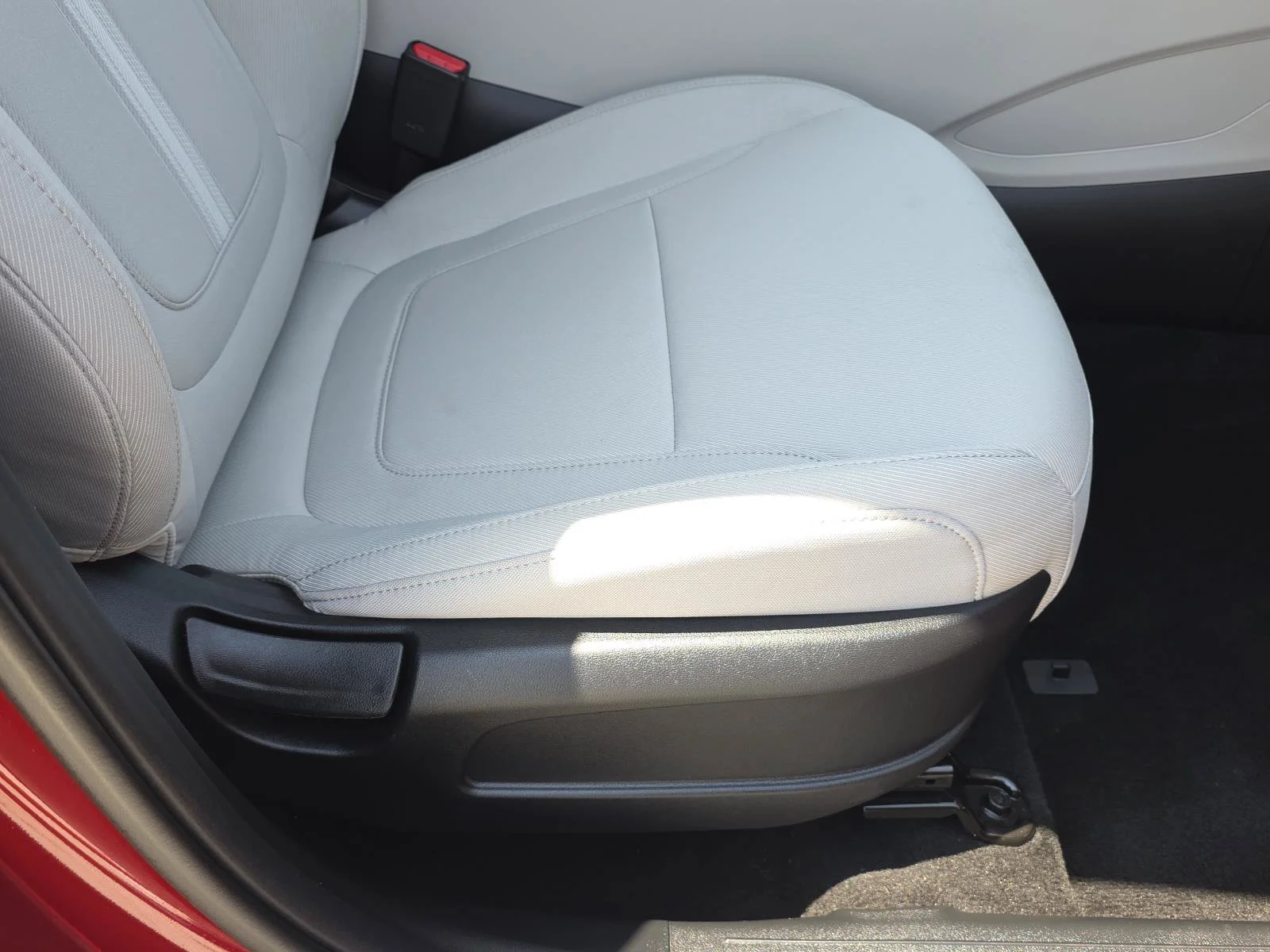 Used 2025 Ultimate Red Hyundai SEL image 17