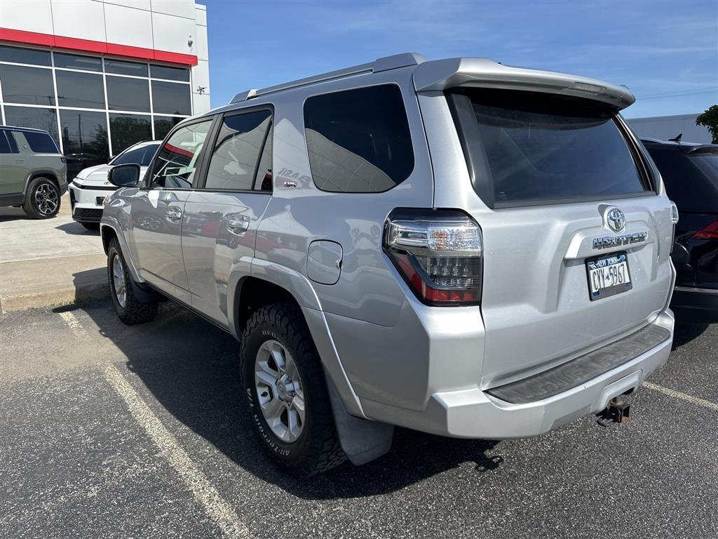 Used 2016 Classic Silver Metallic Toyota SR5 Premium image 2